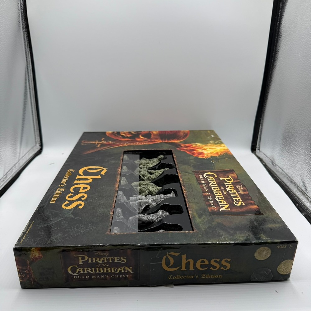 Disney Pirates of the Caribbean Dead Mans Chest Chess Collectors Edition 2006 - Picture 4 of 15